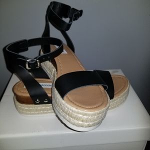 STEVE MADDEN SANDALS